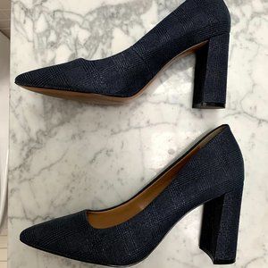 Banana Republic navy and black pumps. LIKE NEW